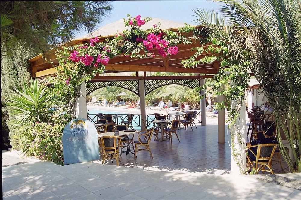 Meltemi Village Hotel Періса Ресторан фото